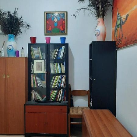 Nice And Quiet Accommodation In The City Center Милано Екстериор снимка