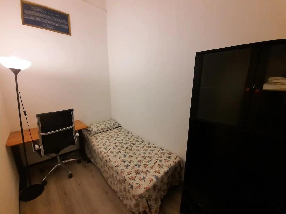 Nice And Quiet Accommodation In The City Center Милано Екстериор снимка