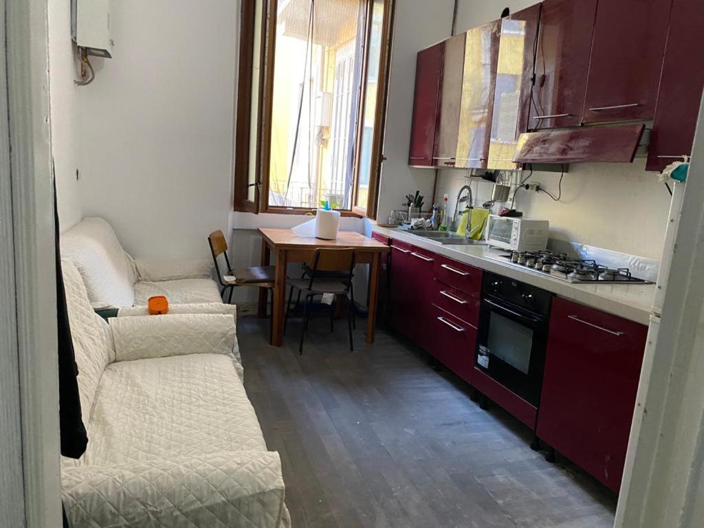 Nice And Quiet Accommodation In The City Center Милано Екстериор снимка